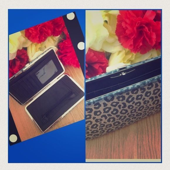 Animal Print Silver Black Metallic Clasp Clutch Wallet - Picture 2 of 4